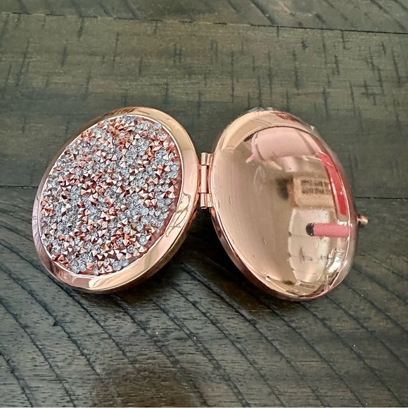 NEW!! Glam Compact Mirror - Picture 7 of 13